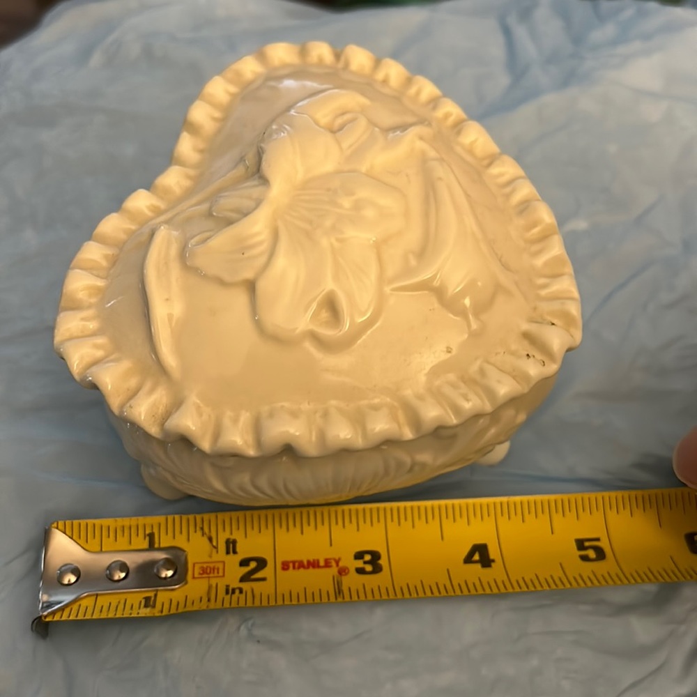 Heart Shaped Trinket Box Ivory
Roses, Ribbon And LatticePorcelain Ceramic Bisque